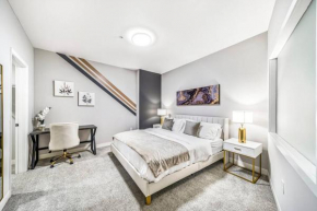 Modern 2 Bedroom with Heated Pool and Steam Room plus Gym at Playhouse 506